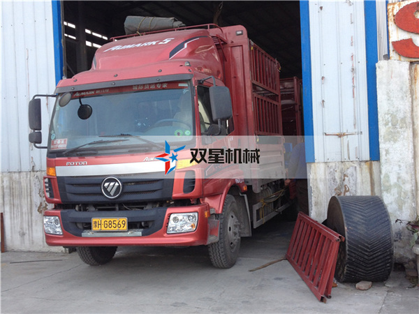 皓星<a href='http://m.huashiji.cn/1/54.html' target='_blank'><span>廢鋁粉碎機</span></a>設備發(fā)貨現(xiàn)場