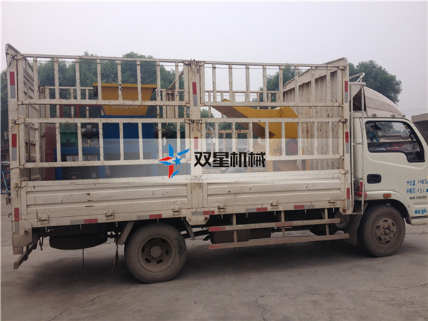 整套小型橡膠粉碎機(jī)設(shè)備發(fā)貨現(xiàn)場