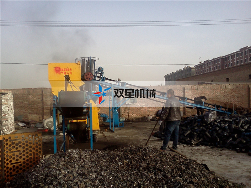 用戶金屬粉碎機(jī)粉碎現(xiàn)場