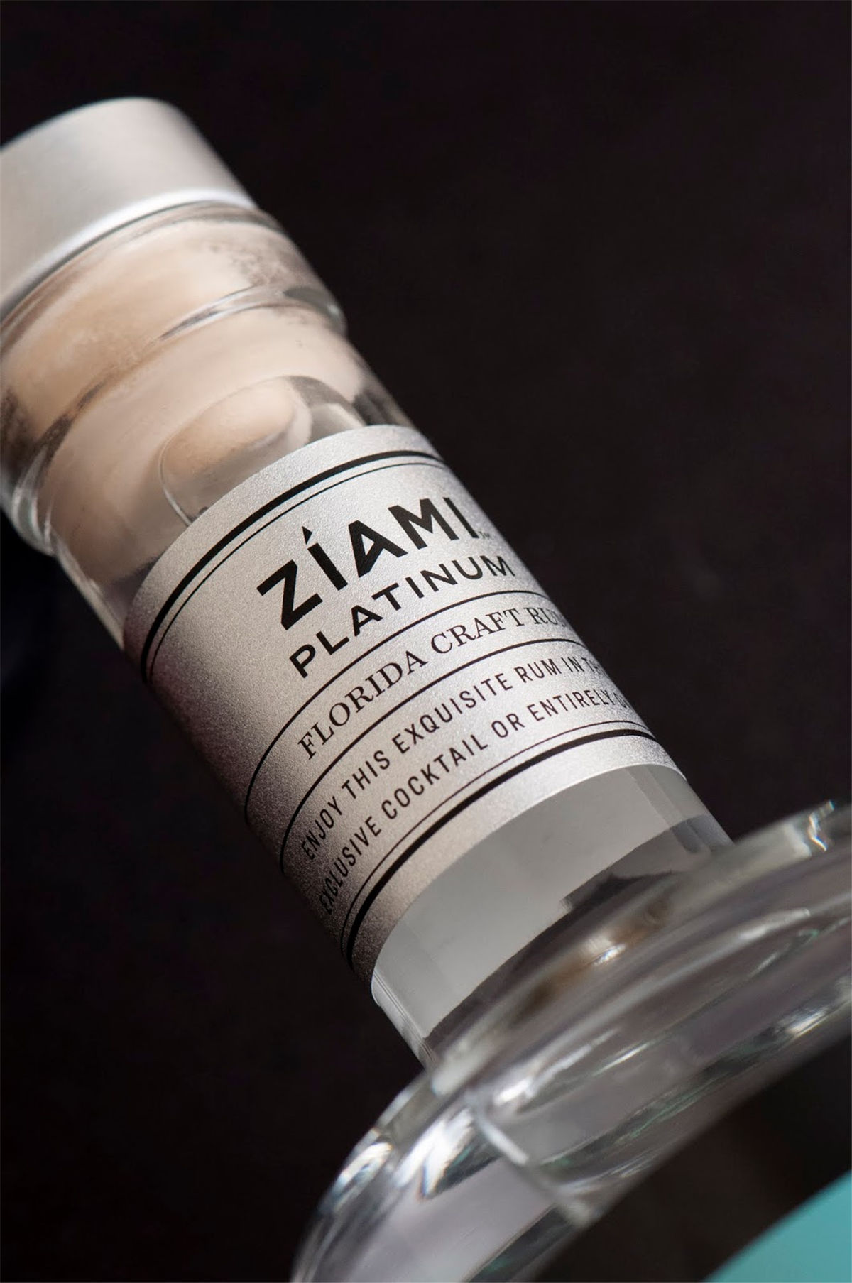 光瓶酒包裝設(shè)計(jì)欣賞(圖4) 光瓶酒包裝設(shè)計(jì)欣賞(圖4)