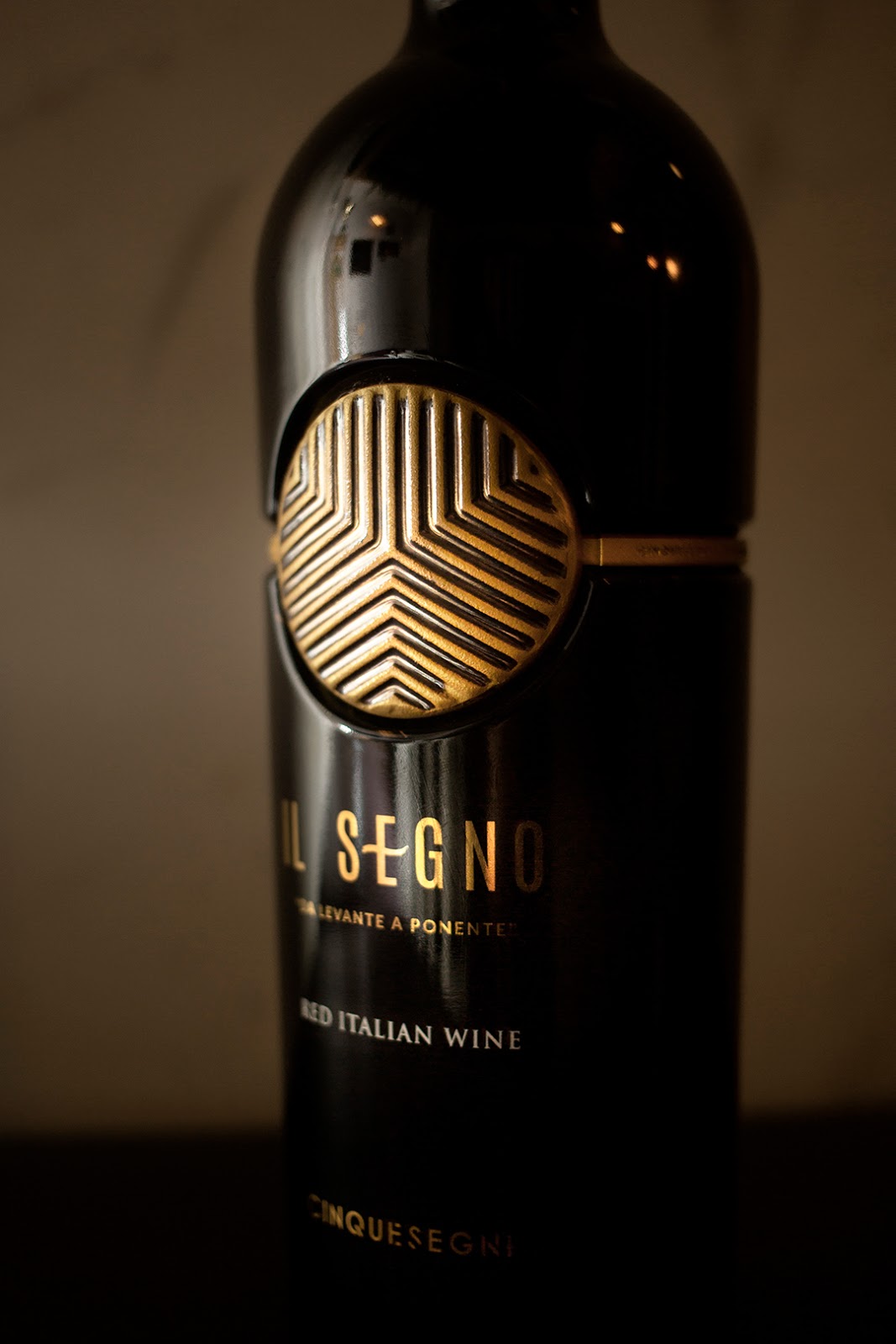 南昌紅酒包裝設(shè)計(jì)-南昌紅酒包裝設(shè)計(jì)公司(圖2)