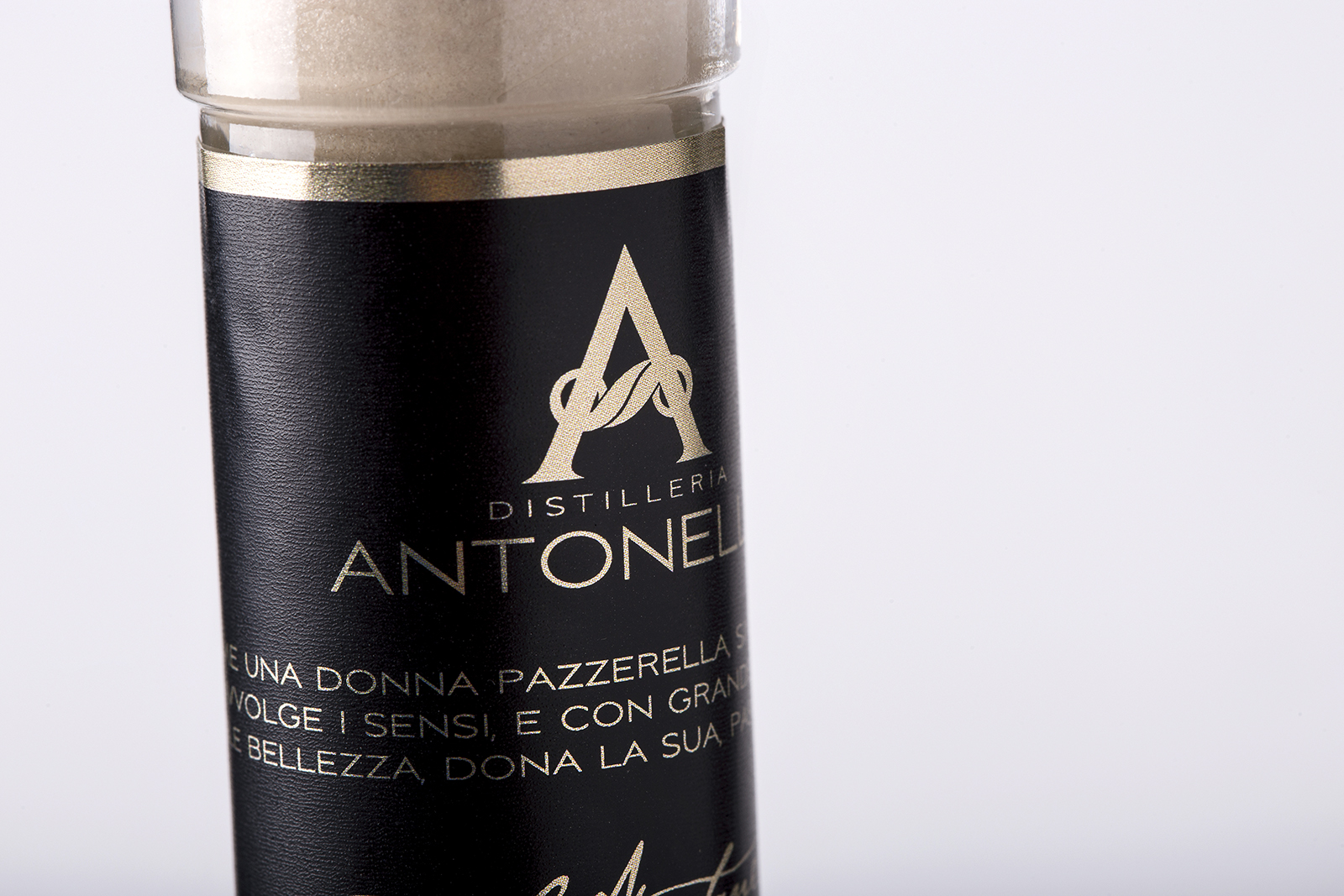 沖擊力強的蜂蜜酒包裝設(shè)計(圖4)