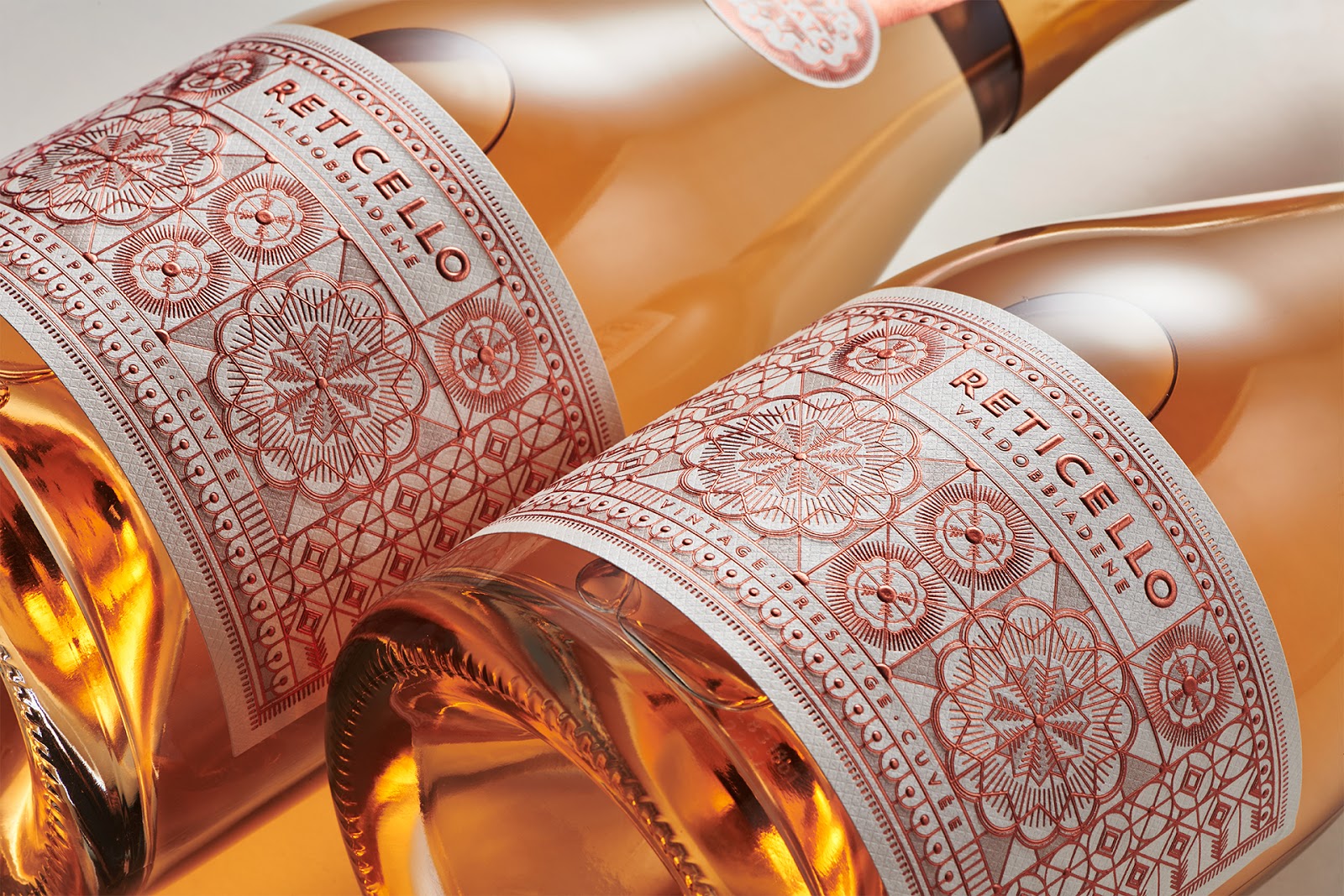 東營(yíng)酒標(biāo)設(shè)計(jì)線條燙金更奢華(圖1) 東營(yíng)酒標(biāo)設(shè)計(jì)線條燙金更奢華(圖1)