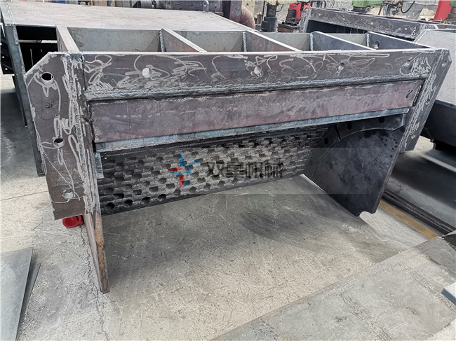 金屬破碎機<a href='http://m.huashiji.cn/case/502.html' target='_blank'><span>篩板</span></a>