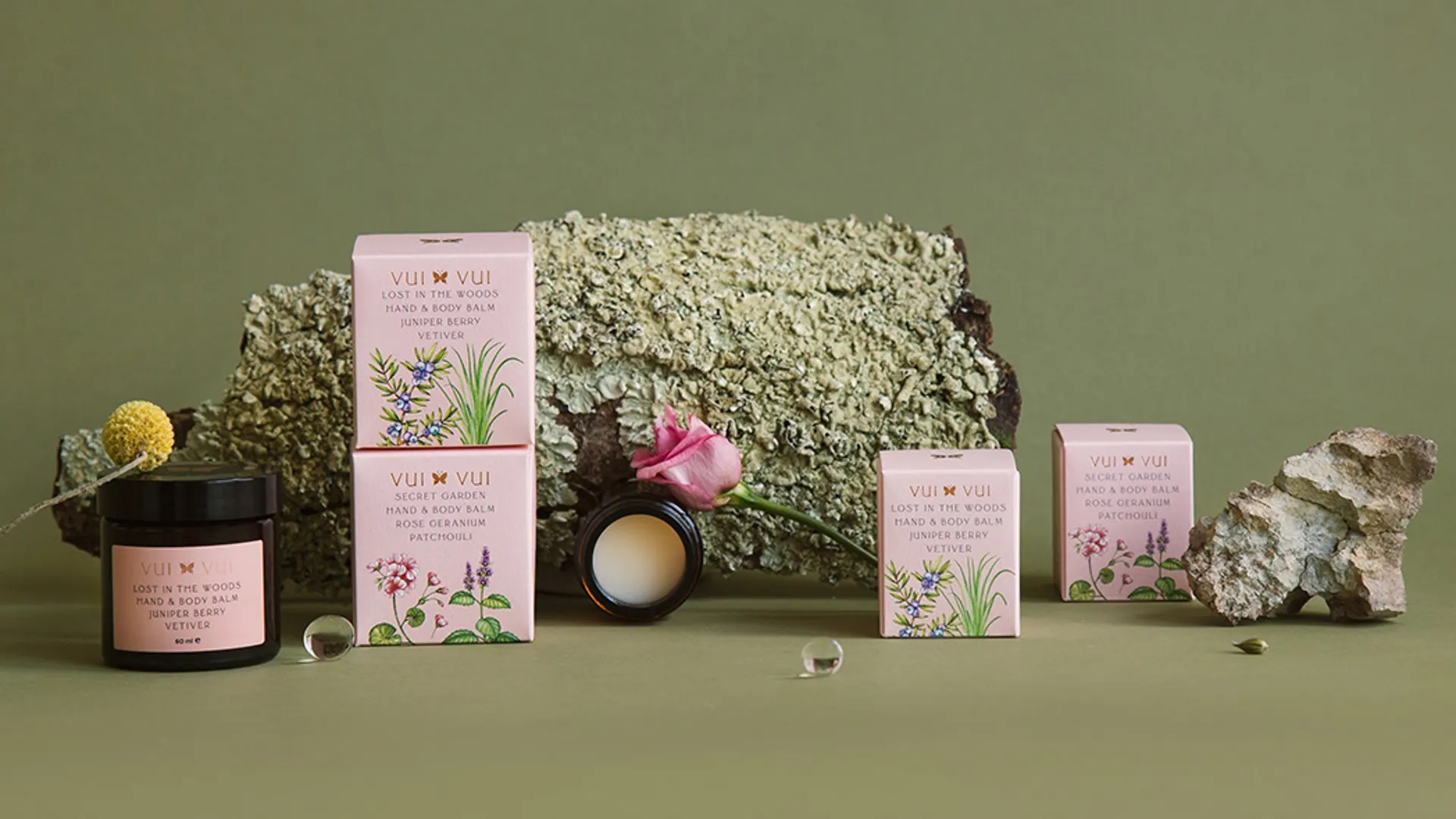 能讓人想起傳統(tǒng)的植物學(xué)書(shū)籍的護(hù)膚品包裝設(shè)計(jì)(圖6)