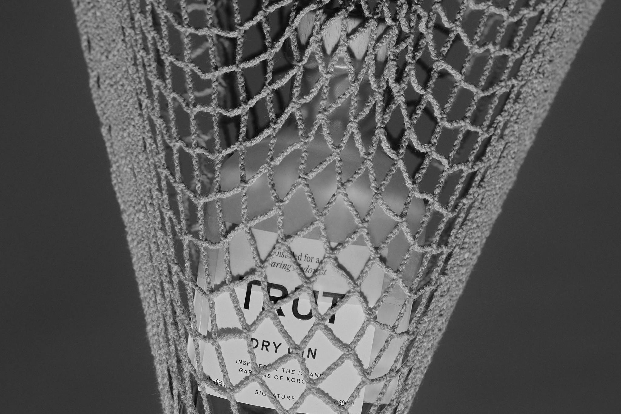 TRUT酒包裝，迷人的酒瓶專注于每一個(gè)設(shè)計(jì)細(xì)節(jié)(圖5)