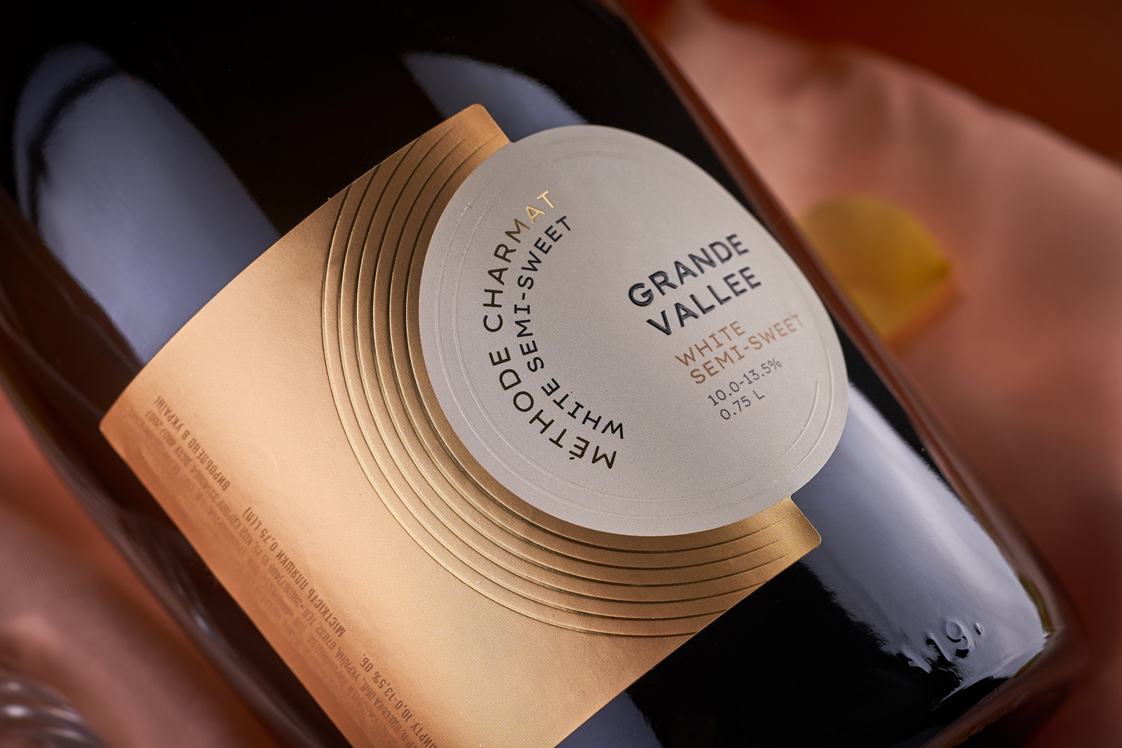 現(xiàn)代簡潔的起泡酒包裝設(shè)計參考(圖5) 現(xiàn)代簡潔的起泡酒包裝設(shè)計參考(圖5)