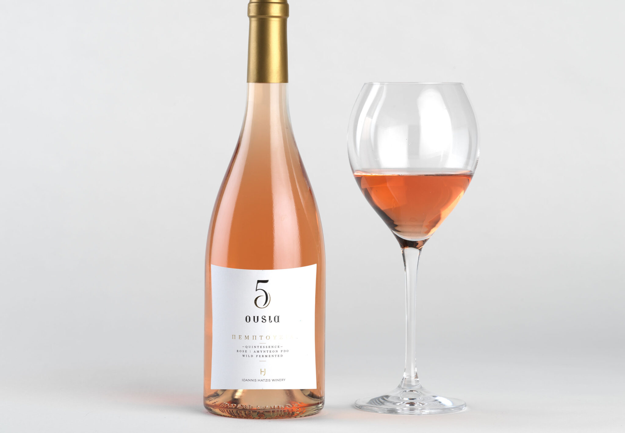 來(lái)自希臘獨(dú)特環(huán)境的葡萄酒包裝設(shè)計(jì)(圖2)