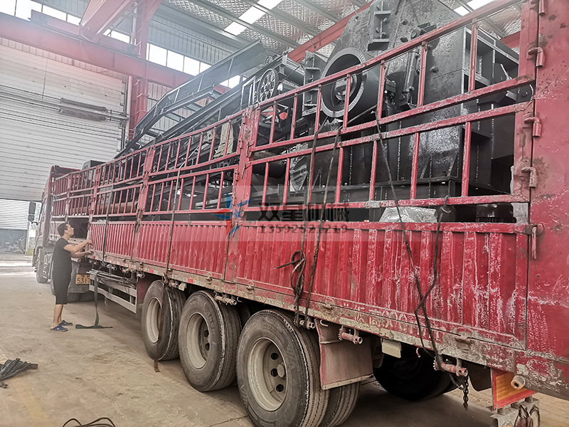 1300型鋁型材粉碎機(jī)設(shè)備發(fā)貨現(xiàn)場圖片展示