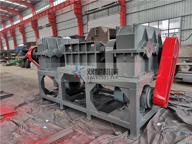 金屬撕碎機生產(chǎn)現(xiàn)場