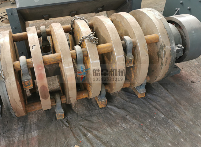 金屬破碎機(jī)<a href='http://m.huashiji.cn/case/501.html' target='_blank'><span>錘頭</span></a>