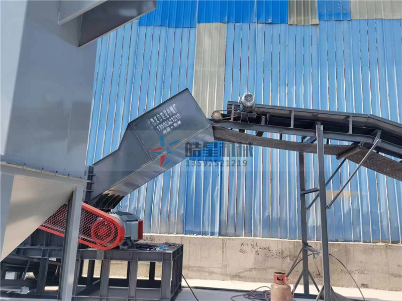 斷橋鋁破碎機工作現(xiàn)場