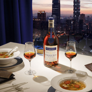 創(chuàng)意酒包裝設(shè)計馬爹利藍(lán)帶干邑白蘭地產(chǎn)品包裝設(shè)計欣賞(圖6)