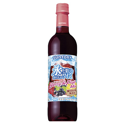 冰和享受的美味葡萄酒。無抗氧化劑漿果水果酒類包裝設(shè)計(圖1)